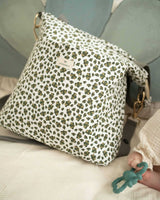 Compra Green Flower Trolley Bag | Limited Edition | The Gray Box en Apodemia Green Flower Trolley Bag | Limited Edition | The Gray Box