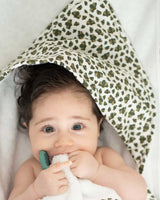 Compra Green Flower Bath Cape | Limited Edition | The Gray Box en Apodemia Green Flower Bath Cape | Limited Edition | The Gray Box
