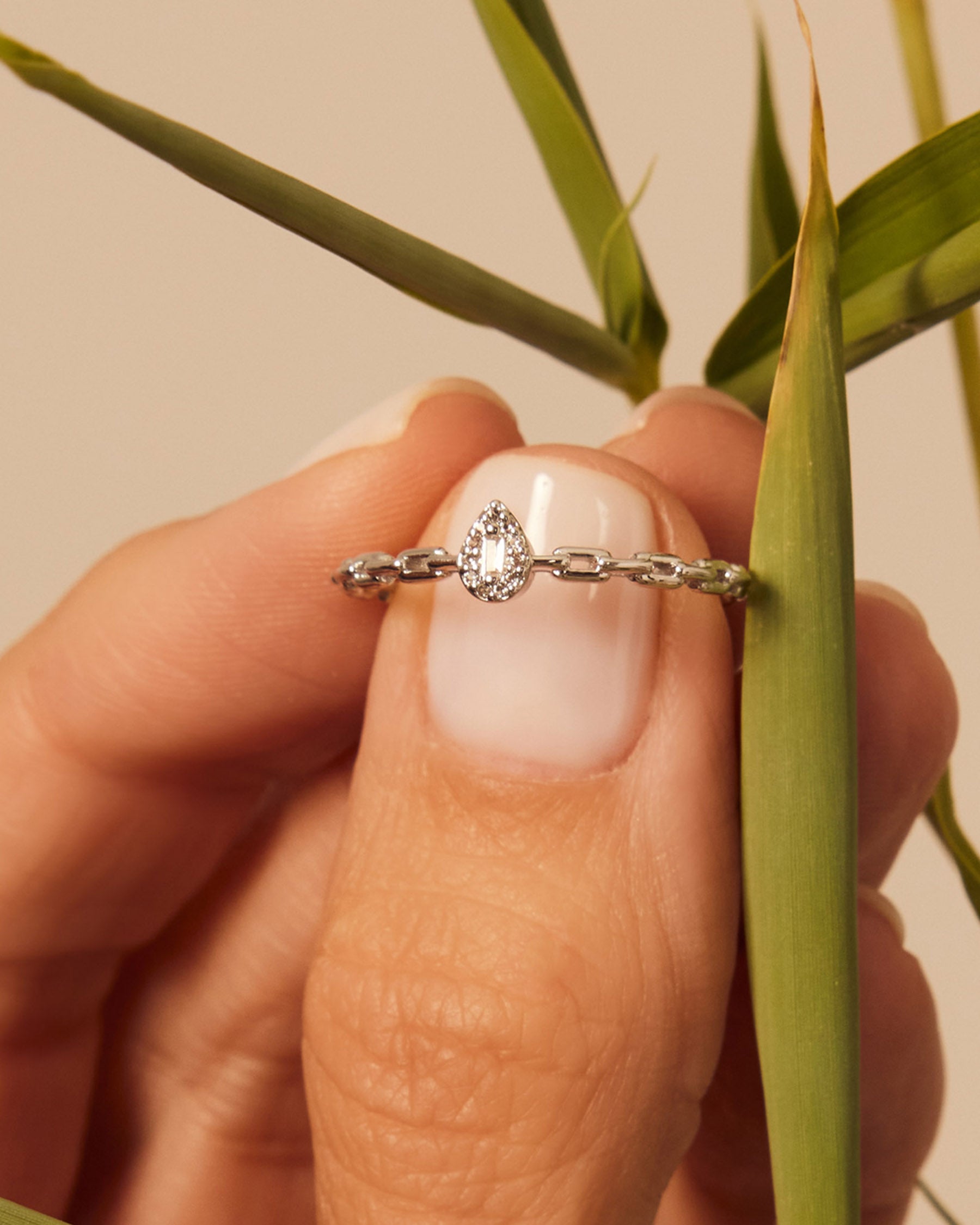 Chain Ring : Sterling Silver 925 : White Topaz